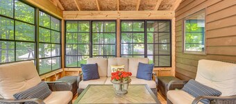 MacLeod Landing - Lakefront Cabin with Boat Dock + Full Gym + Game Room