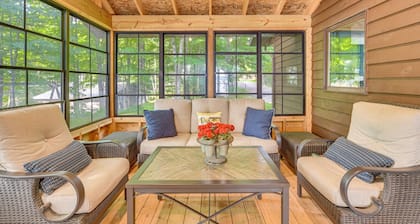 MacLeod Landing - Lakefront Cabin with Boat Dock + Full Gym + Game Room