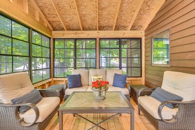 MacLeod Landing - Lakefront Cabin with Boat Dock + Full Gym + Game Room