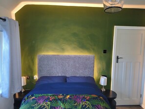 2 bedrooms, iron/ironing board, free WiFi, bed sheets - Parkdale-2 Bedroom House in Sheldon Birmingham (Birmingham)