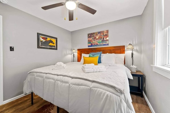 2 bedrooms, iron/ironing board, WiFi, bed sheets