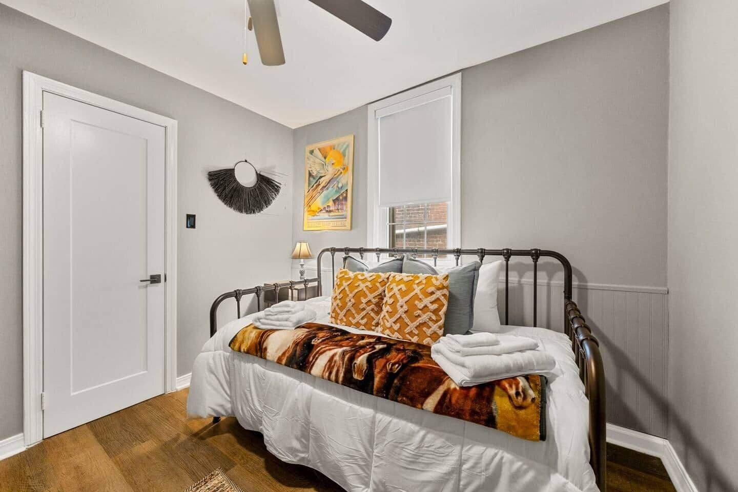 2 habitaciones, tabla de planchar con plancha, wifi y ropa de cama 