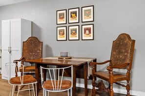 Dining - Oak and Amber-Southern charm with timeless heritage of KY (Cave City)