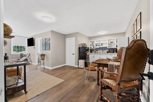 Oak and Amber-Southern charm with timeless heritage of KY