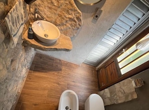 Casa (Two Bedroom Holiday Holiday Home with) | Baño | Regadera y toallas