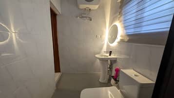 Toallas, jabón, papel de baño