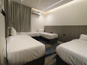 خزنة داخل الغرفة