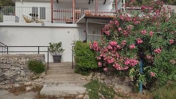Apartment (Two Bedroom Apartment With Terrace An) | Exterior
