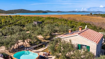 Nhà (One Bedroom House with Terrace and Po) | Ngoại thất