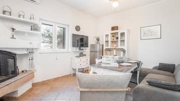 House (One Bedroom House with Terrace and Po) | Living room | 32-inch flat-screen TV with satellite channels