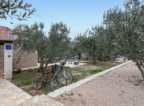 House (One Bedroom House with Terrace and Po) | Garden - Holiday Home Pigmy Cormoran (Tisno)