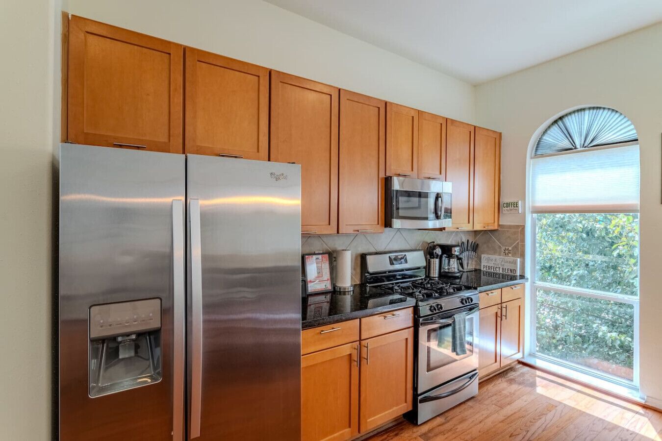 Kylskåp, mikrovågsugn, ugn och spishäll