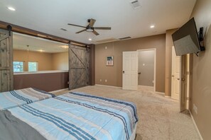 3 bedrooms, iron/ironing board, WiFi, bed sheets - In the heart of downtown (Houston)