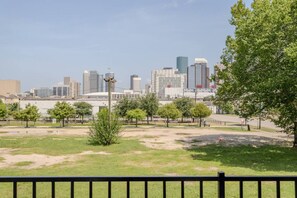 Property grounds - In the heart of downtown (Houston)