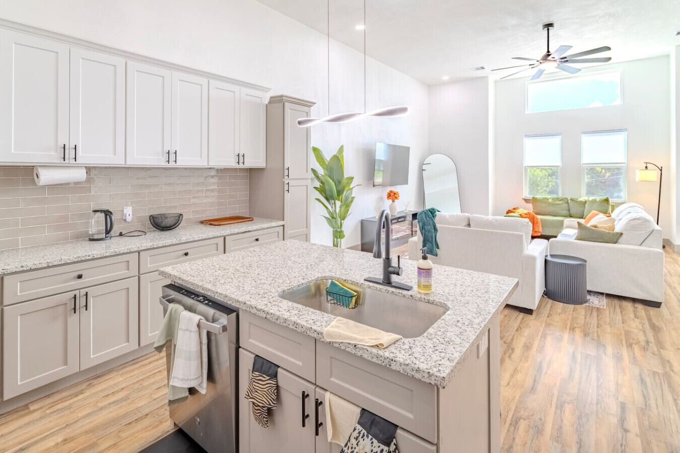 冰箱、微波炉、烤箱、炉灶