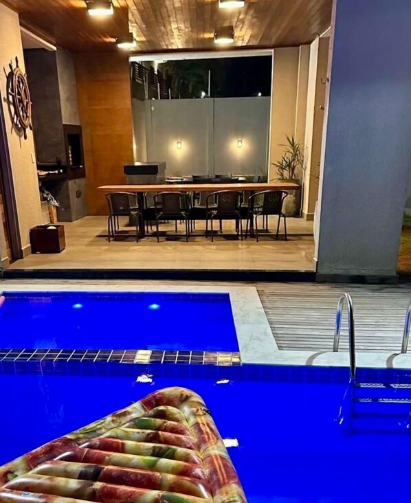 Casa clássico, varanda coberta, vista para o mar | Terraço/pátio