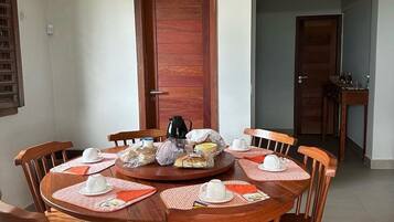 Classic House, Lanai, Sea View | Private kitchen | Microwave, stovetop, cookware/dishes/utensils