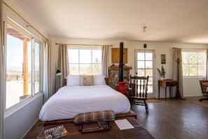 2 slaapkamers, een strijkplank/strijkijzer, internet, beddengoed
