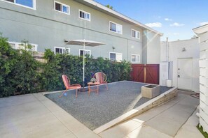 Terrace/patio - Chic 1 BR Urban Bungalow | AC + Free Parking (San Diego)