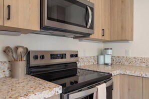 Fridge, microwave, oven, stovetop - Chic 1 BR Urban Bungalow | AC + Free Parking (San Diego)