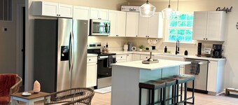 New & Cozy 5 BR Lake Anna Retreat - Large Game Room & Lake Access