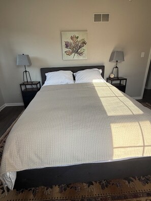 2 bedrooms, iron/ironing board, Internet, bed sheets