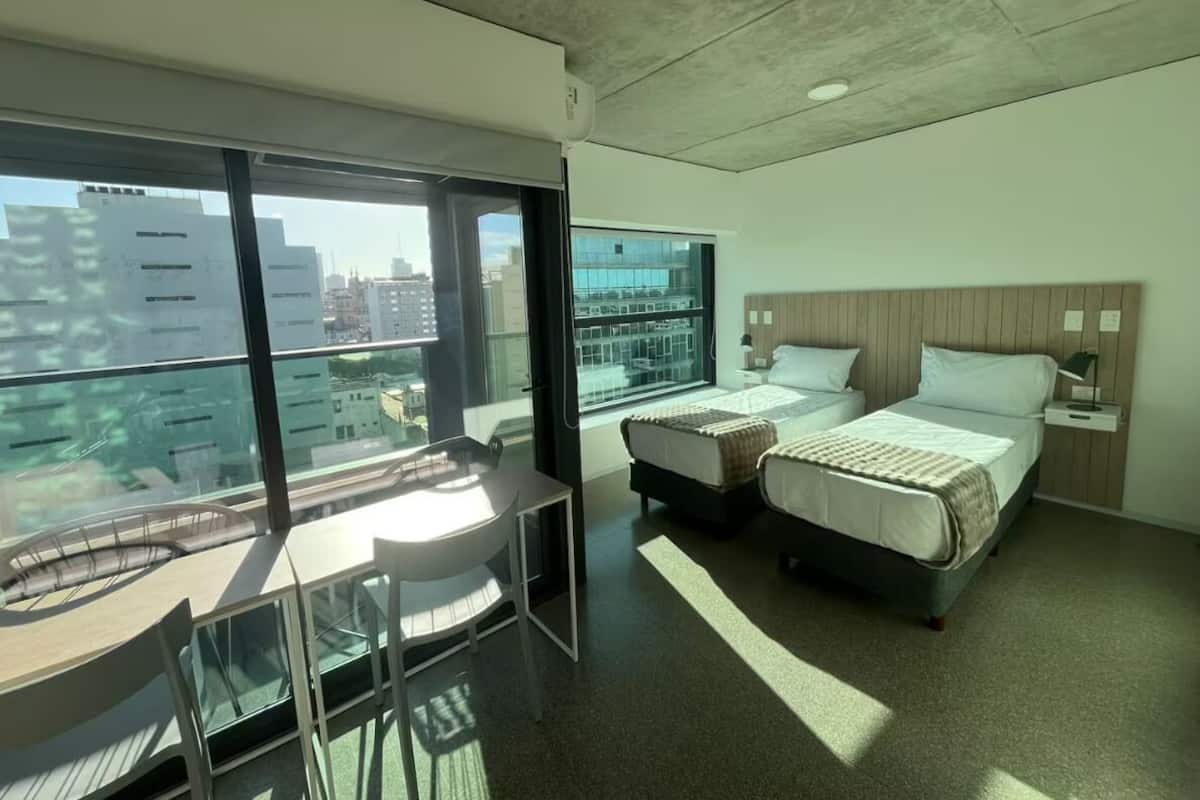 Studio Tiêu chuẩn | Két bảo mật tại phòng, bàn, khu vực làm việc phù hợp cho laptop