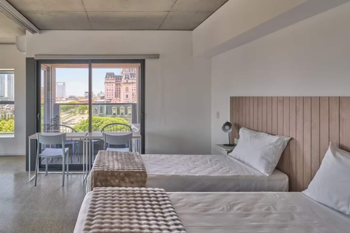 Studio Tiêu chuẩn | Két bảo mật tại phòng, bàn, khu vực làm việc phù hợp cho laptop