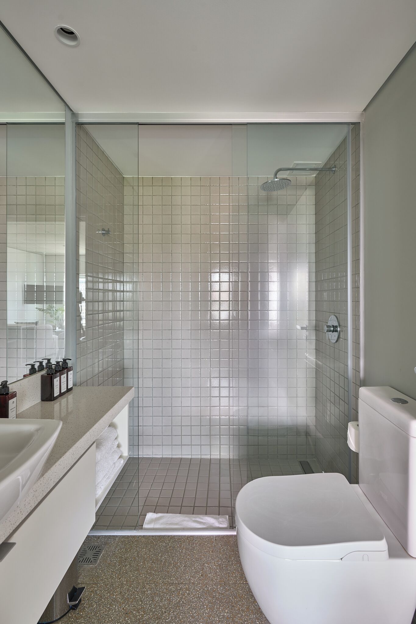 シャワー、ヘアドライヤー、ビデ、タオル