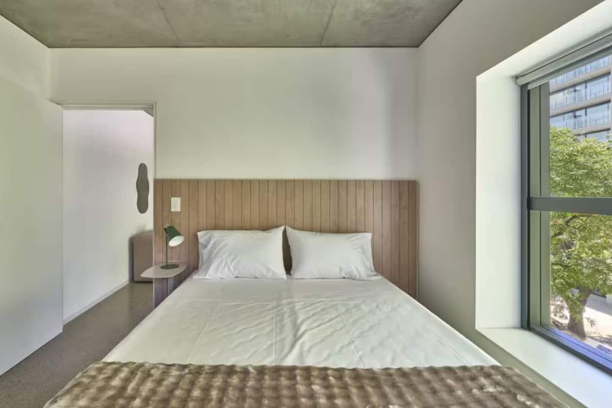 高级公寓 | 客房内保险箱、办公桌、笔记本电脑工作区、遮光窗帘