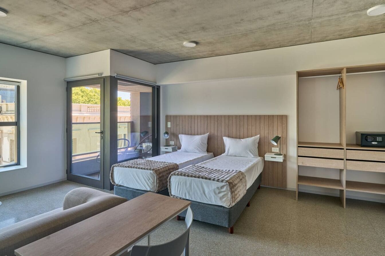 Standard Studio 406 | In-room safe, desk, laptop workspace, blackout curtains