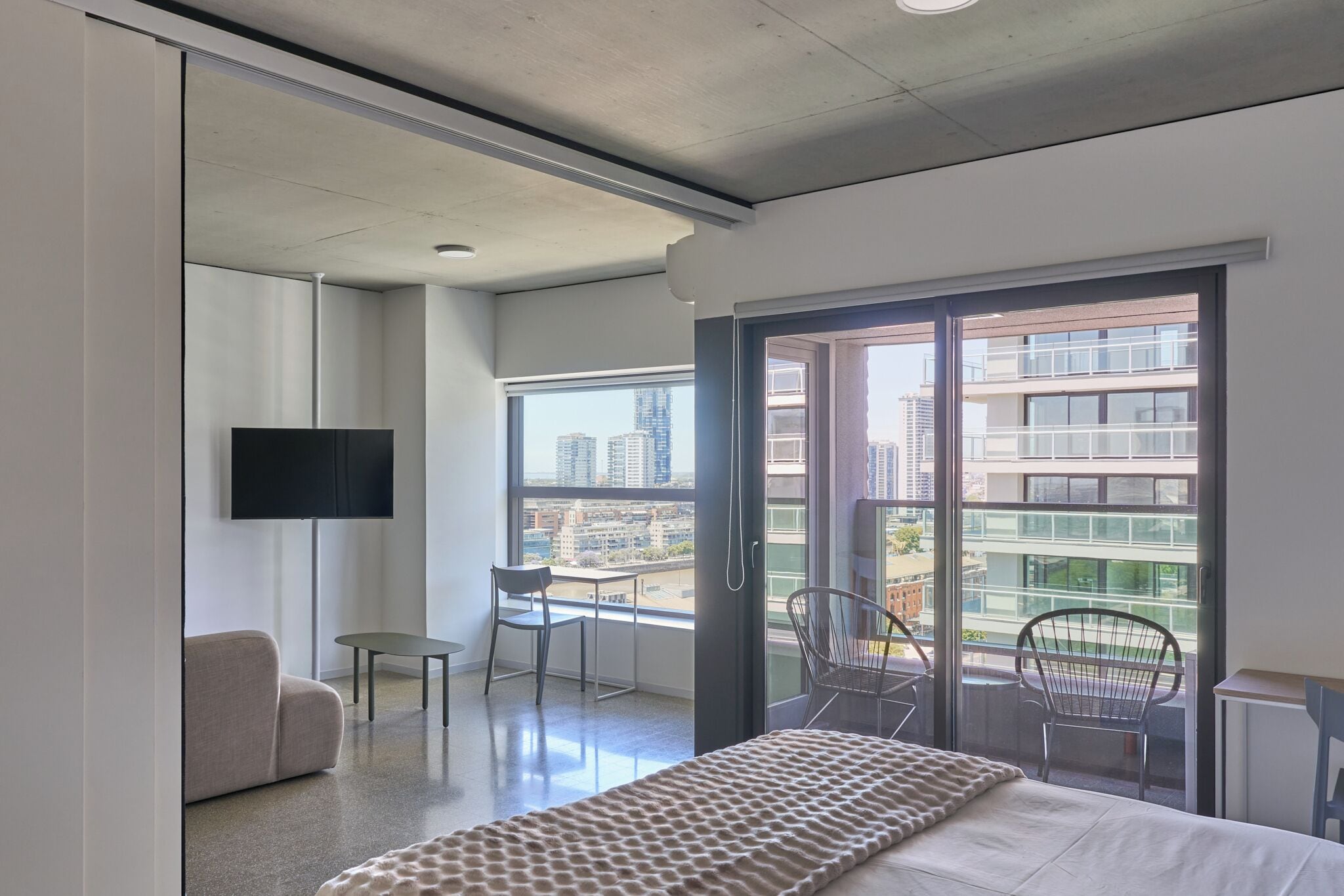 アパートメント (1505) | セーフティボックス (室内)、デスク、ノートパソコン用作業スペース、遮光カーテン