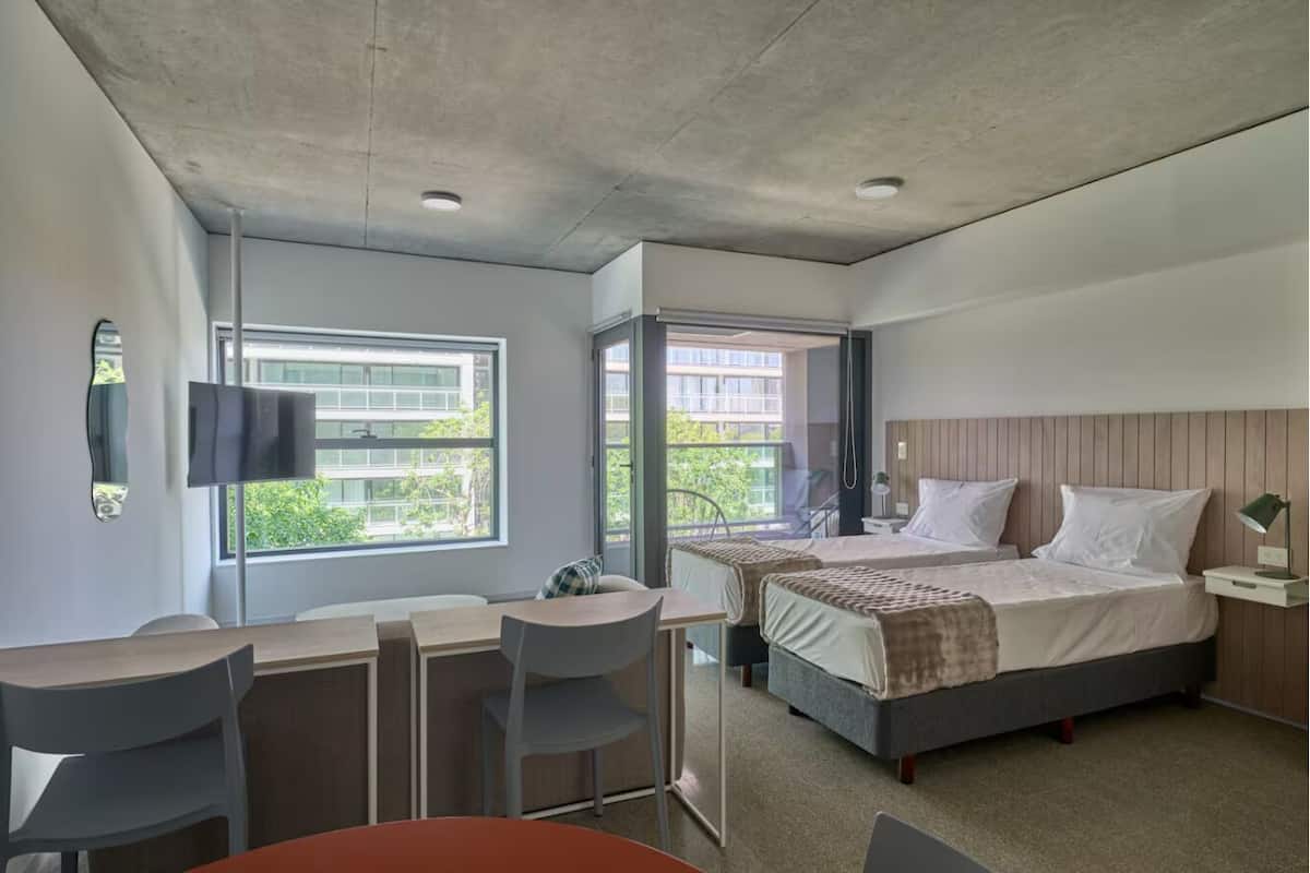 Studio Tiêu chuẩn | Két bảo mật tại phòng, bàn, khu vực làm việc phù hợp cho laptop