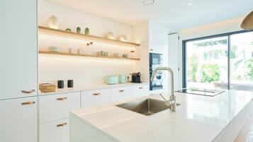 Mikrobølgeovn, ovn, kogeplade, opvaskemaskine