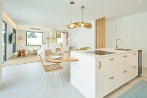 Mikrowelle, Ofen, Herdplatte, Geschirrspüler