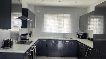 Fridge, microwave, oven, coffee/tea maker