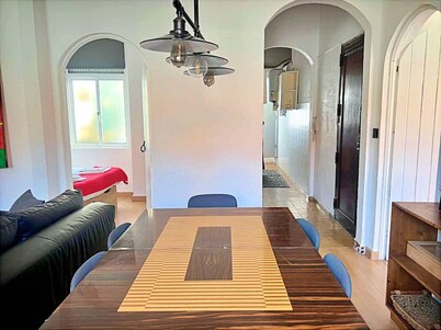 Cozy 2-bedroom apartment, steps from Jardim da Estrela