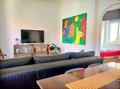 Cozy 2-bedroom apartment, steps from Jardim da Estrela