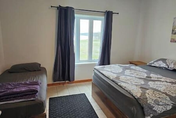 Iron/ironing board, free WiFi, bed sheets, wheelchair access
