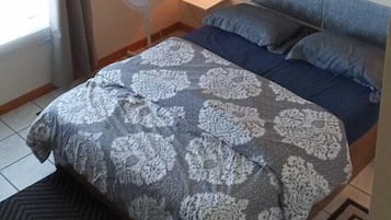 Fer et planche Ă  repasser, Wi-Fi, draps fournis