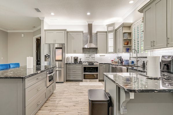 Fridge, microwave, stovetop, dishwasher