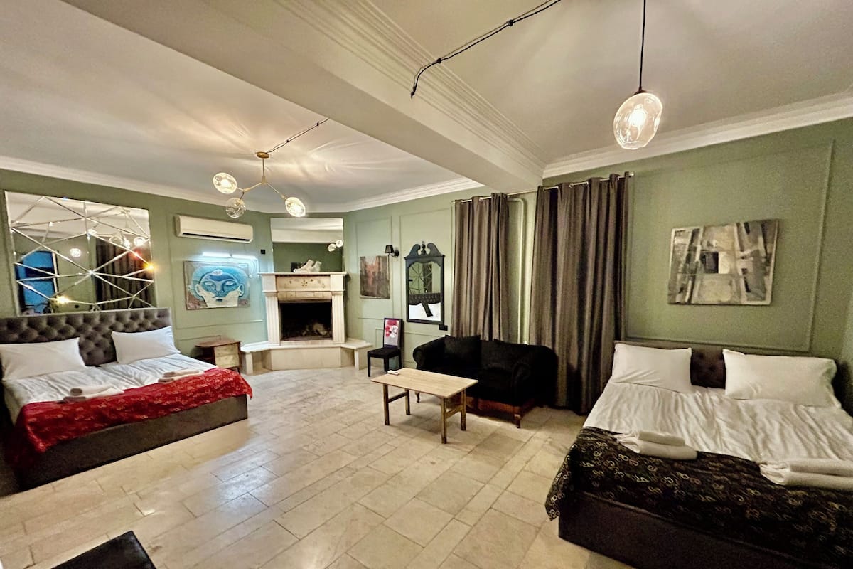 Deluxe Suite, Courtyard View | In-room safe, soundproofing, iron/ironing board, free WiFi