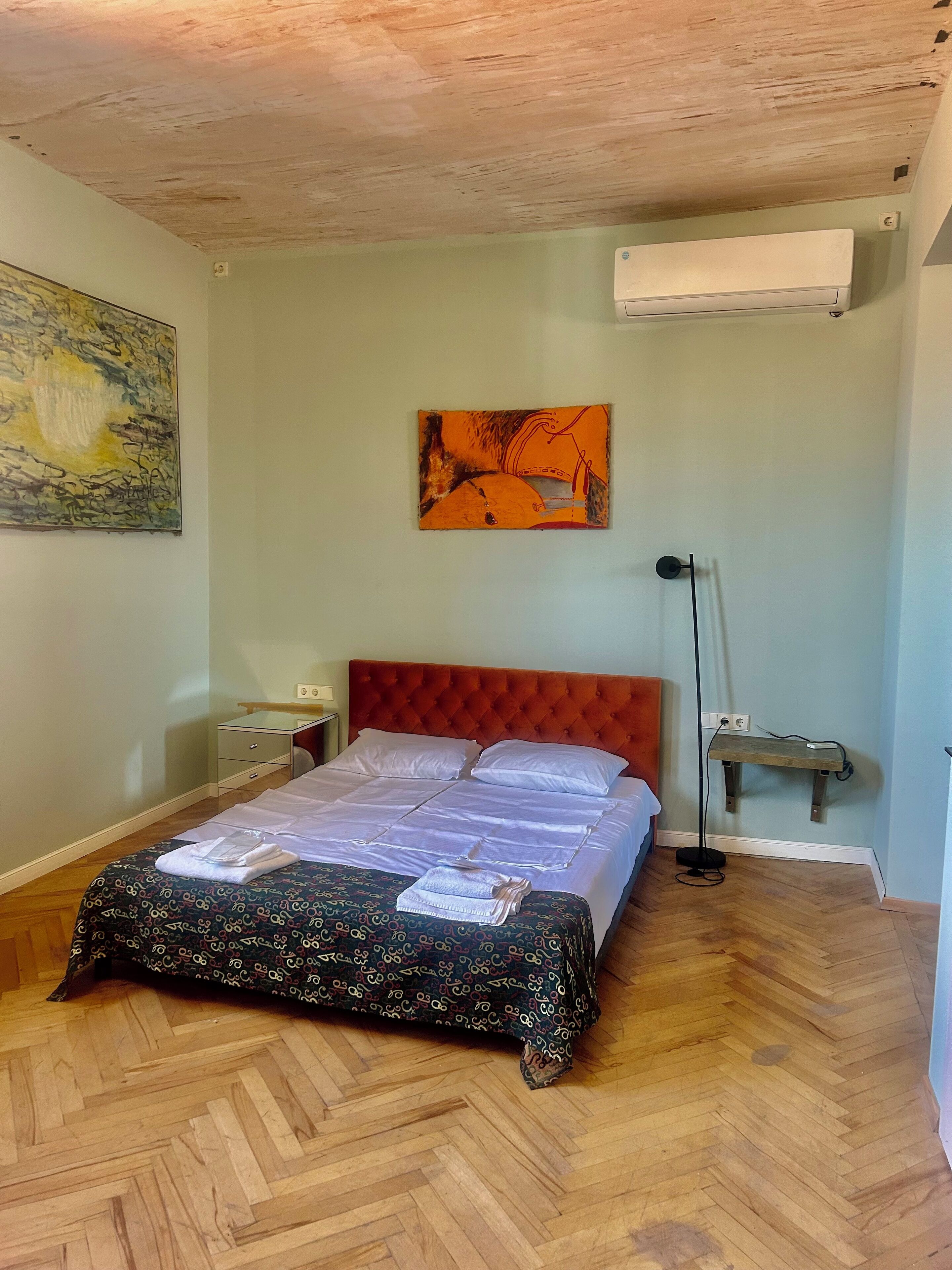 Perhehuone, näköala puutarhaan | Tallelokero huoneessa, äänieristys, silitysrauta/-lauta, ilmainen Wi-Fi