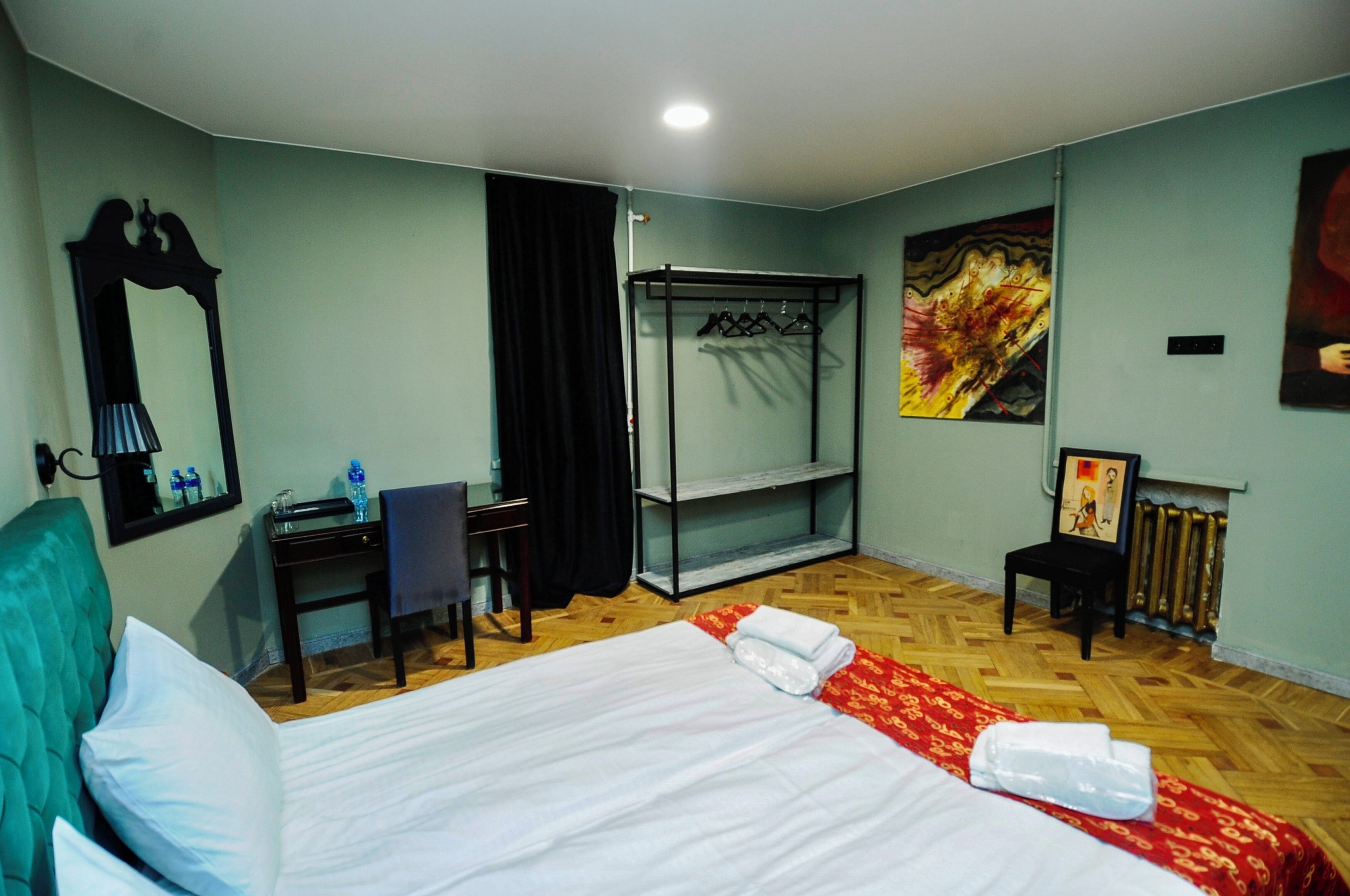 Kahden hengen superior-huone, näköala pihalle | Tallelokero huoneessa, äänieristys, silitysrauta/-lauta, ilmainen Wi-Fi