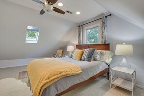 3 bedrooms, desk, iron/ironing board, travel crib