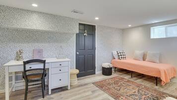 3 bedrooms, desk, iron/ironing board, travel crib
