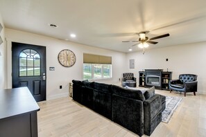 TV, fireplace