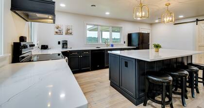 10 Mi to Red River Gorge: Peaceful Rural Getaway!