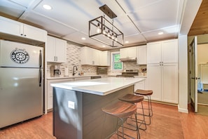 Fridge, stovetop, dishwasher, coffee/tea maker - Hike, Leaf-Peep, Ski: Hideaway w/ Private Hot Tub! (Bartlett)