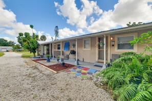 Exterior - < 1 Mi to Beach: Peaceful Escape in Nokomis (Nokomis)